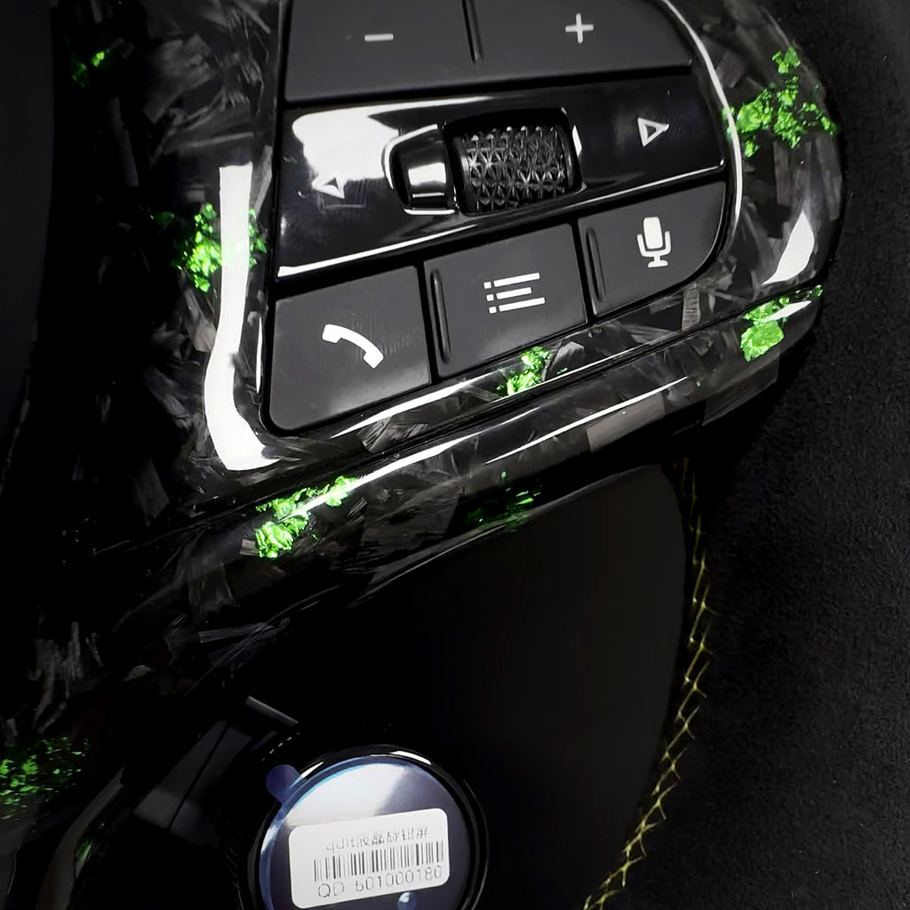 Right spoke multifunction buttons in green-flake forged carbon with red M2 button